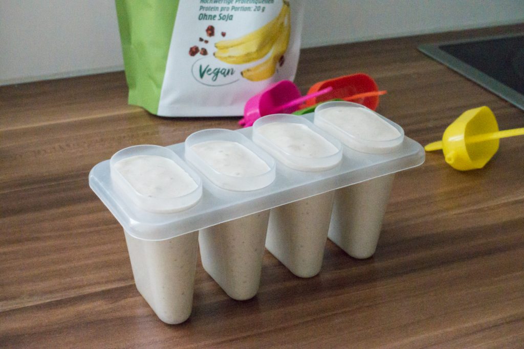 Rezept-proteineis-banane-schoko-eis-proteinpulver-enjoy-protein-sommer-ice-cream-diesemary-protein-