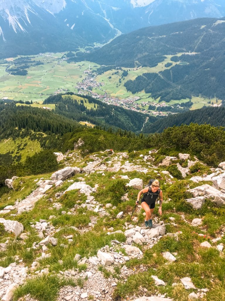 https://diesemary.de/wp-content/uploads/2019/08/Tirol-daniel-bergwanderung-österreich-diesemary-stuttgart-fitness-wanderlust-gipfel-fitnessblogger-.jpg